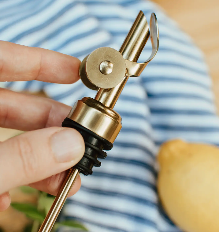 Self Closing Pour Spout
